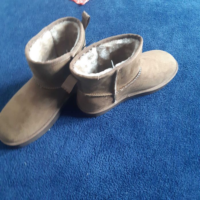 Ghete  stil UGG maro unisex 42 noiH&M piele intoarsa maro jumate pret