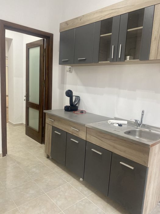 Se vinde Apartament 5 camere, etaj 1, zona Tomis Mall, strada Stefan cel Mare