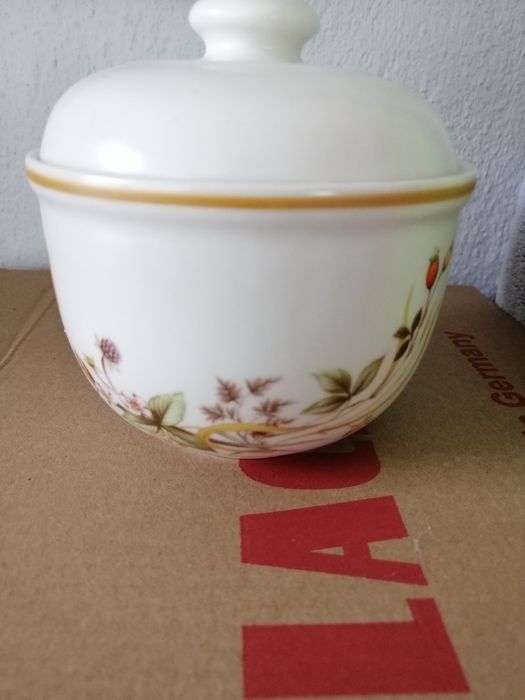 Сервиз за кафе, захарница, буркани