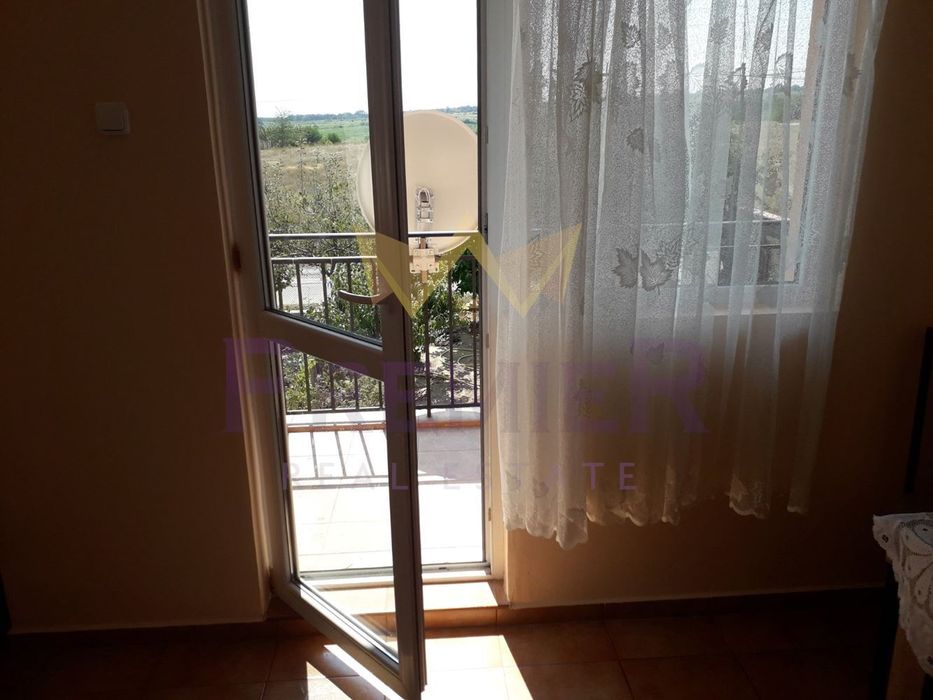 Дава се под наем Етаж от къща в с. Звездица, Област Варна - 130 кв.м за 510 € - Снимка #12