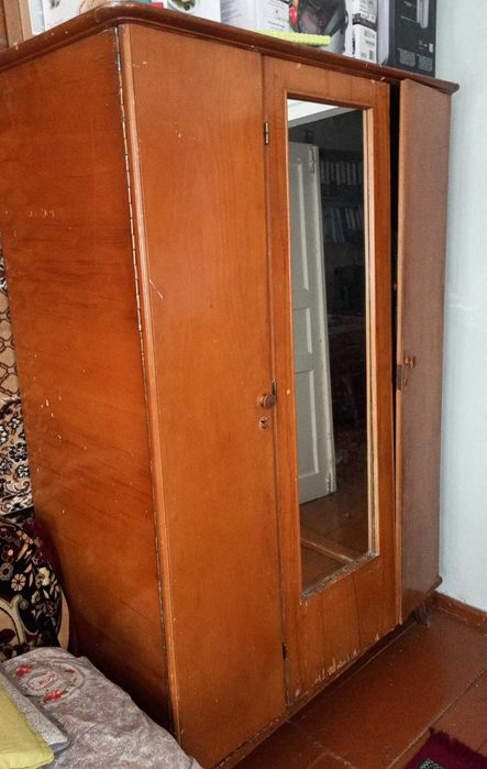 Антикварная мебель. Шкаф