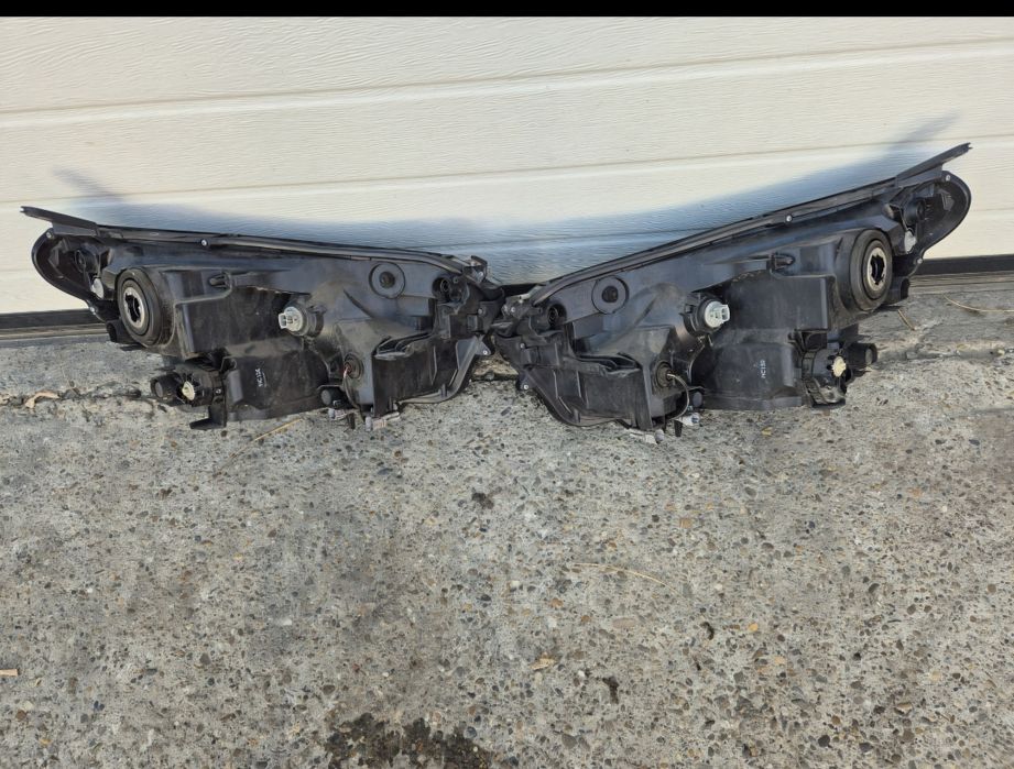 Faruri Originale Toyota Rav4 Hybrid 2015-2018. Volan stinga.Preț bucat