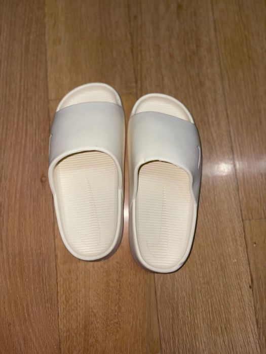 Papuci Nike 36-37 Noi Bej Crem Albi