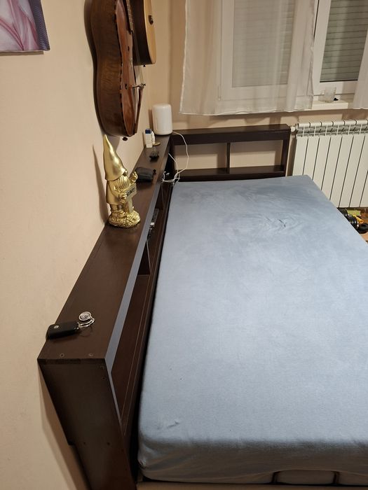 Tăblie pat cu bibliotecă