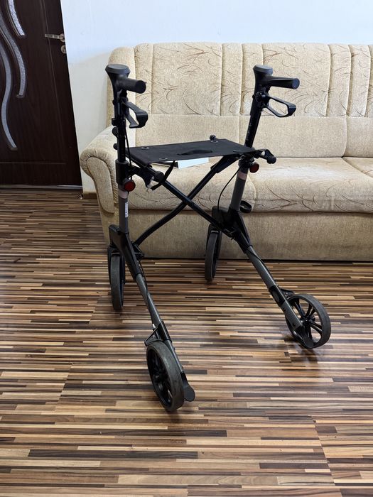 Cadru rulant din aluminiu cu frane si sezut (ca nou)