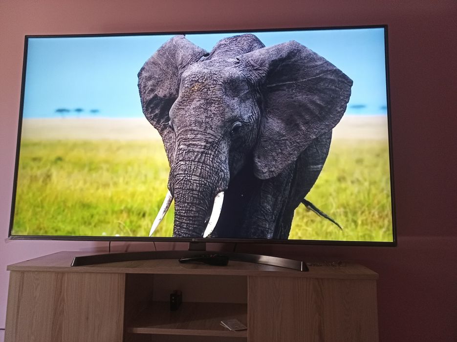 Телевизор очень огромный lg оригинал очень дешево!