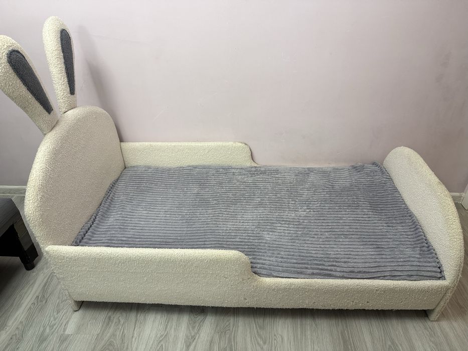 Детская кровать заяц