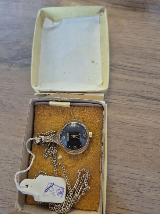 Часы новые Слава позолоченные