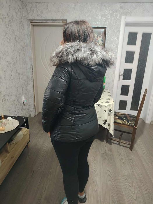 Дамско яке с качулка с косъм от сребърна лисица