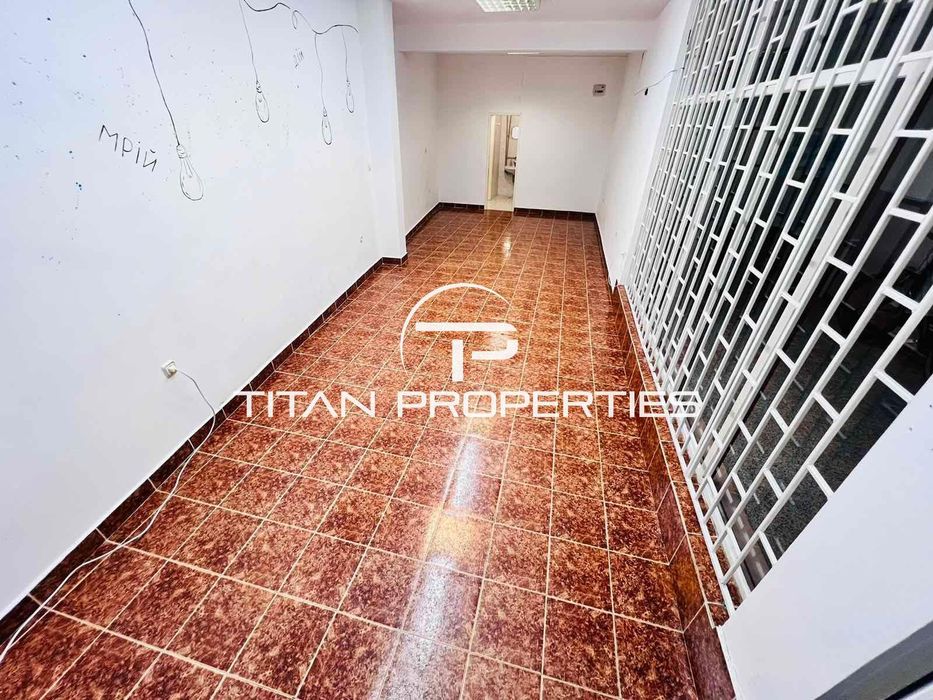 Дава се под наем Магазин в Бургас, Център - 45 кв.м за 398.82 € - Снимка #2