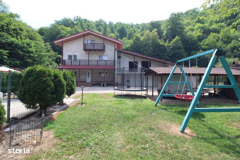 Vând casă P+E+M în Govăjdia, la 14km de Hunedoara, teren 1100mp, garaj