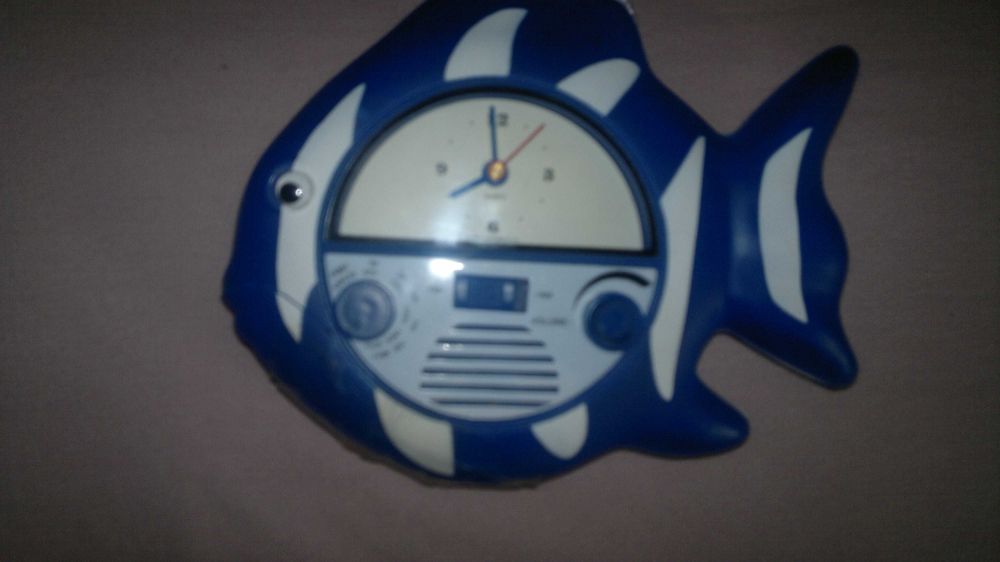 Влагоустойчев радио-часовник