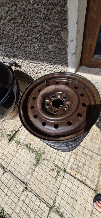 Пподавам 4бр. желязни оригинални джанти за Nissan Qasqai 16"