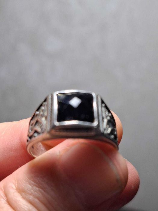 печатка серебряная мужская с камнем