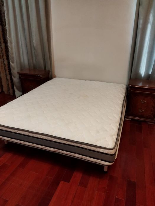 Продам кровать и 2 тумбы