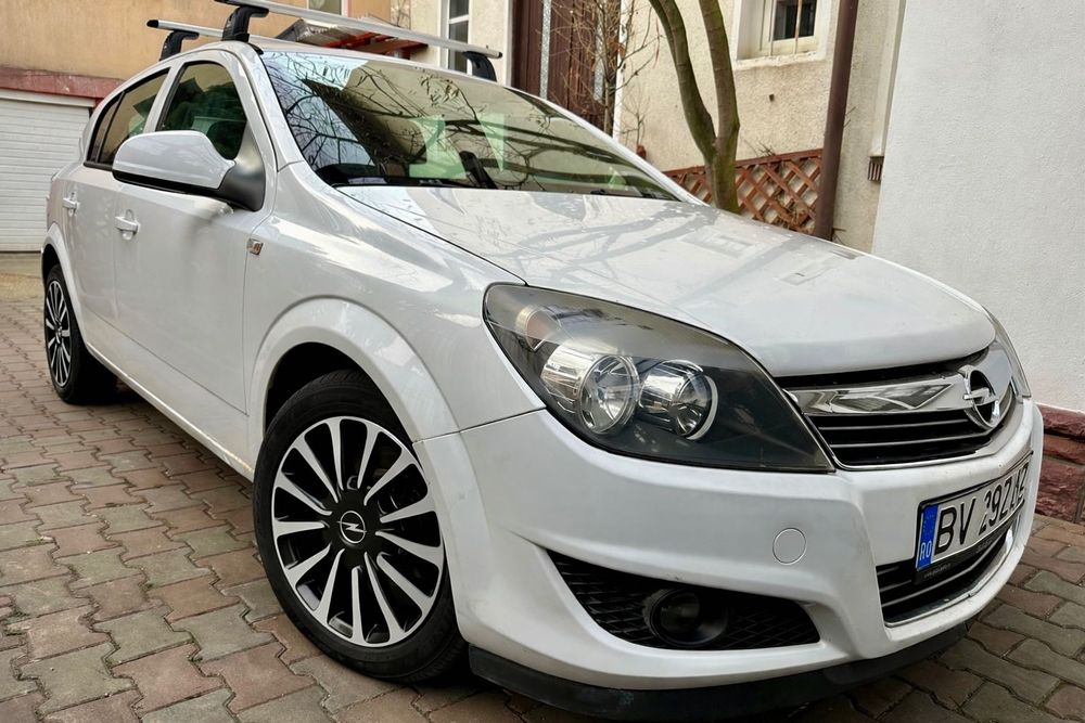 Opel Astra H 2013 1.6 benzina 116CP, bine intretinuta, in stare buna