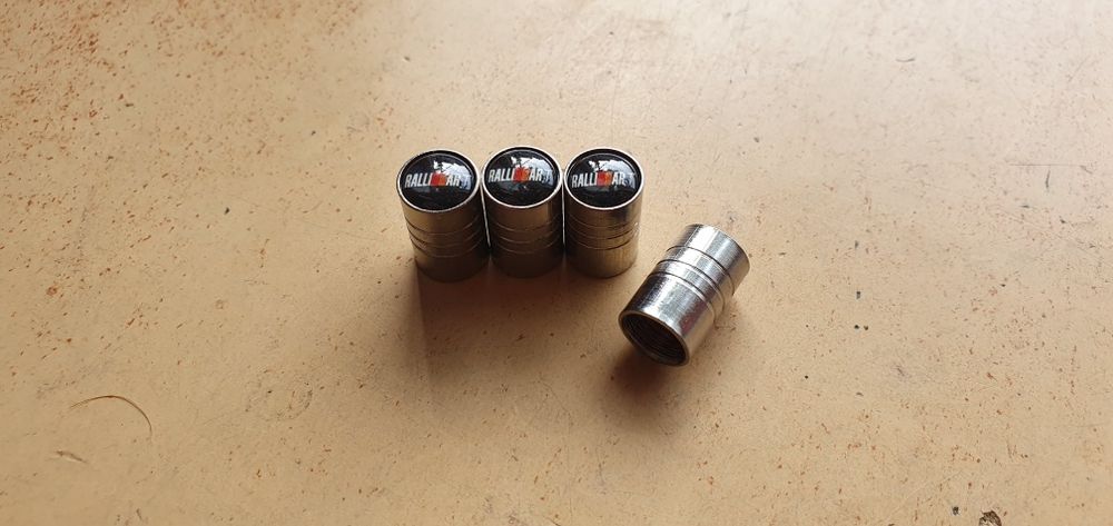 Capacele metalice anvelope. Modele deosebite.