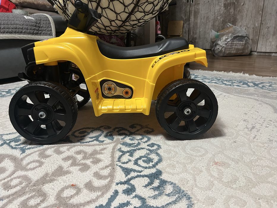 Продам квадроцикл на батарейке