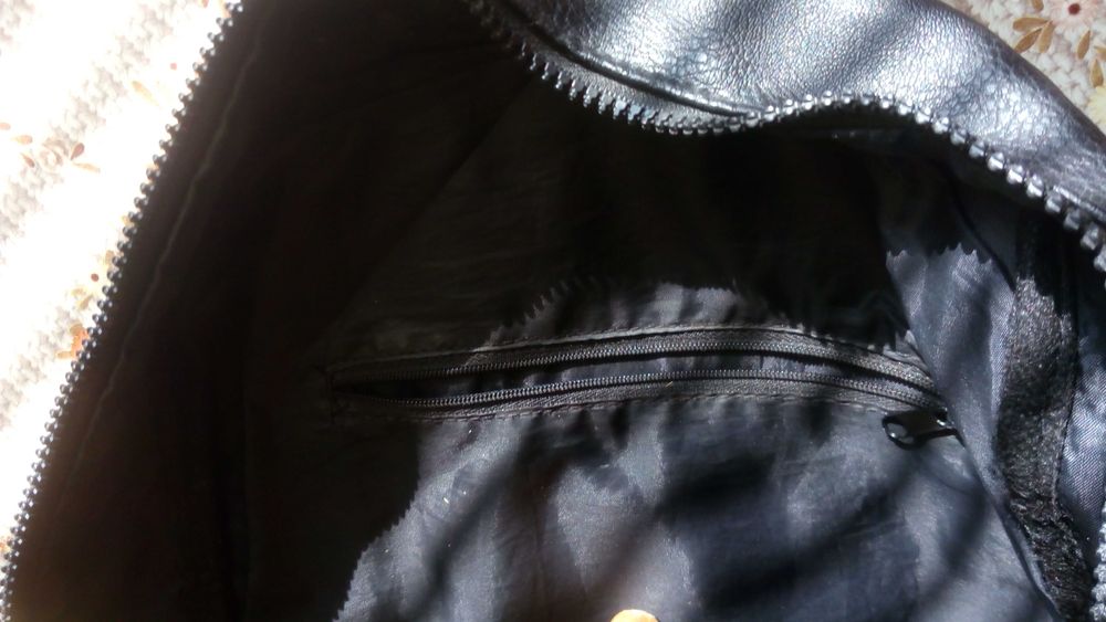 Черна кожена раница (става и за ученик)