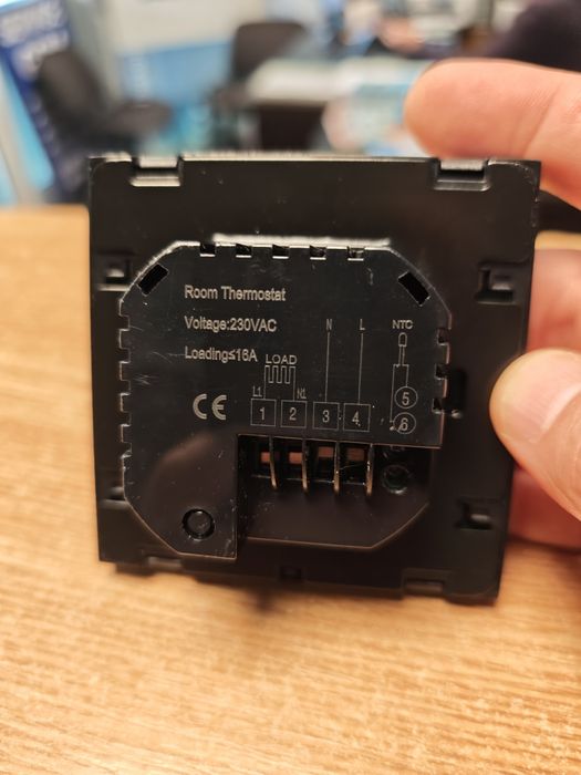 Termostat pentru pardoseala