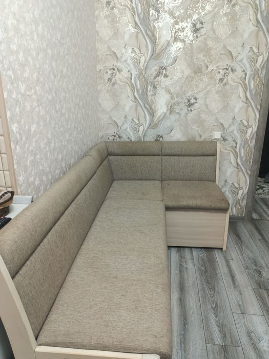 Продам диван для кухни б/у раскладной.