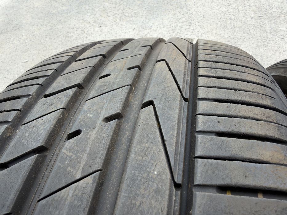 2бр. ОТЛИЧНИ Летни Гуми С Борд 235/50R/19 -HANKOOK- DOT:0922- 7.4мм.