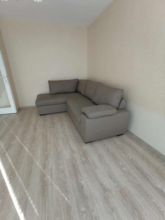 Ъглов кожен диван