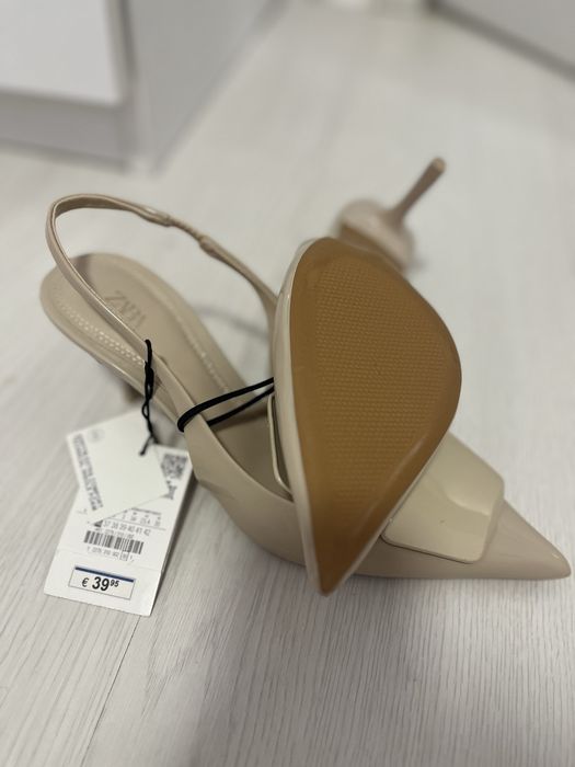 Стилни елегантни обувки Zara
