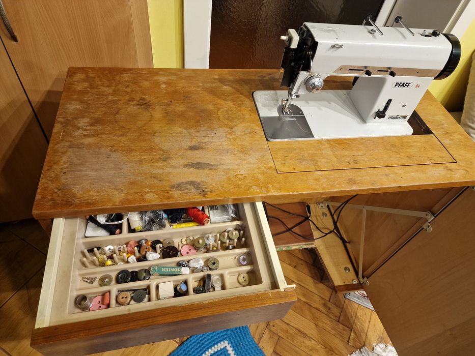 Mașină de cusut electrica Pfaff 84