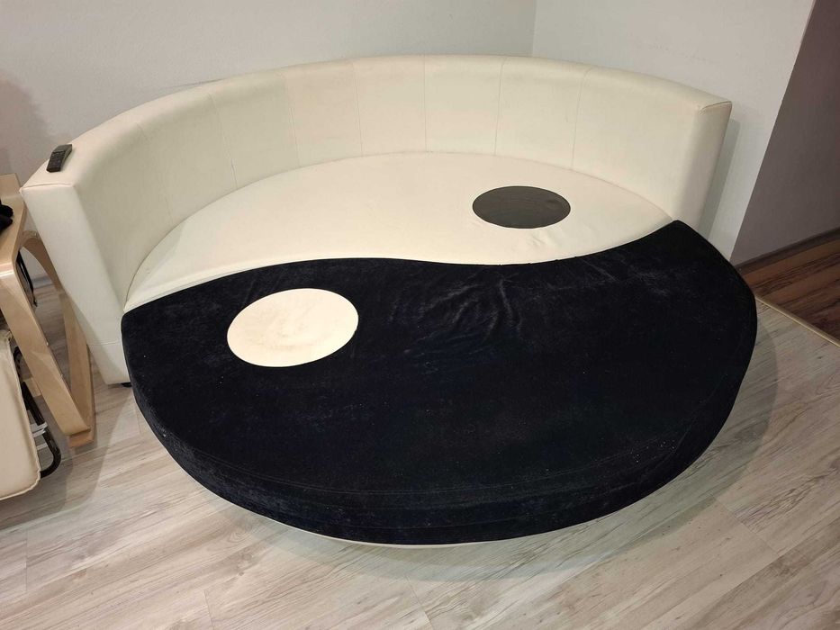 canapea și covor yng&yang