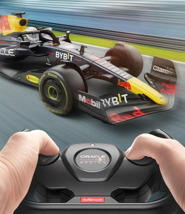 Модель болида Формула 1 Red Bull на пульте управления