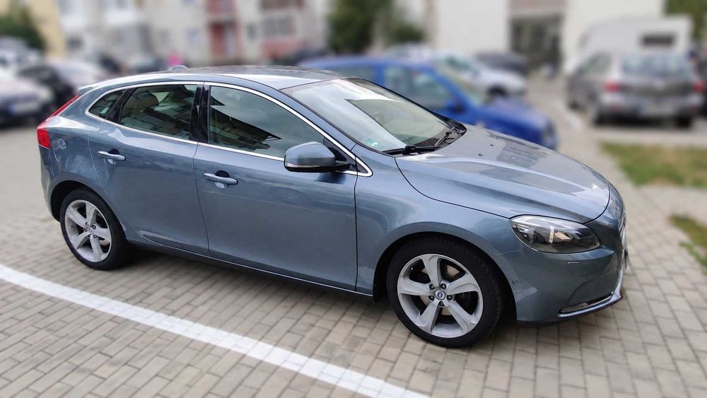 VOLVO V40