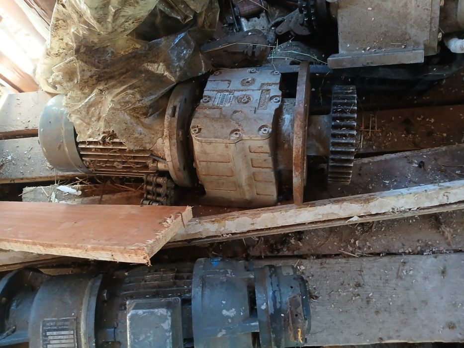 Motoare trifazice cu reductor