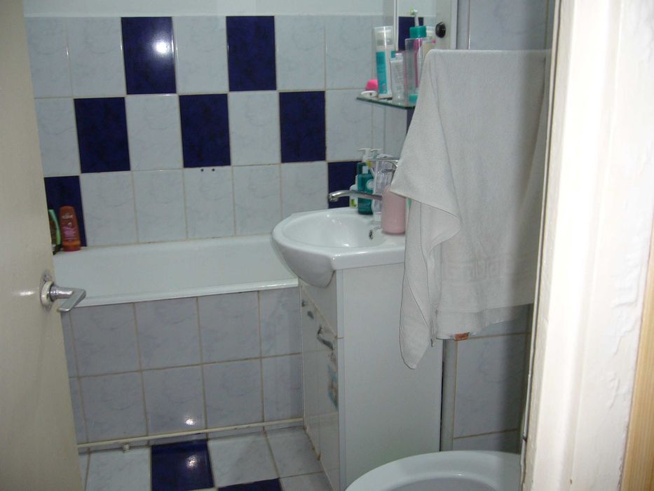 Inchiriere ap. 2 camere,zona 7 Noiembrie-Cornisa