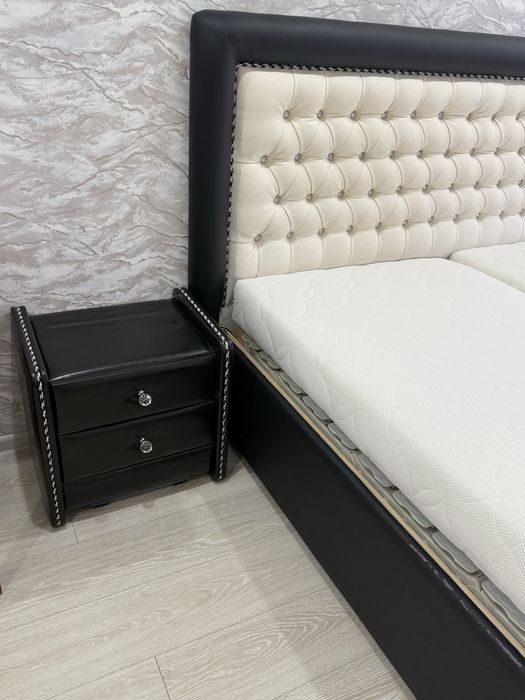 Двуспальная кровать