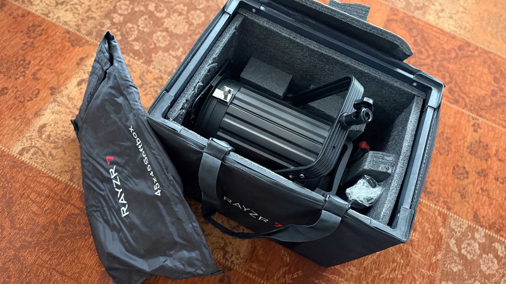 Aputure Rayzr 7 300W Kit 2 lumini led cu softbox, grid, softcase