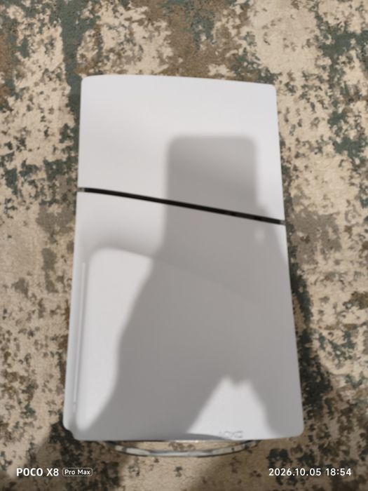 Vând ps5 slim digital cu upgrade la disc drive și stand inclus