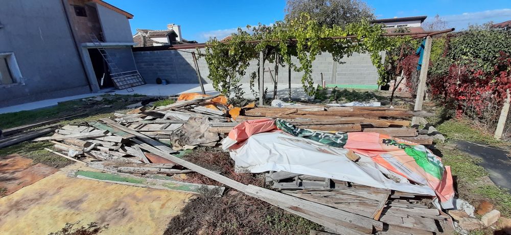 Продавам дървен материал от покрив