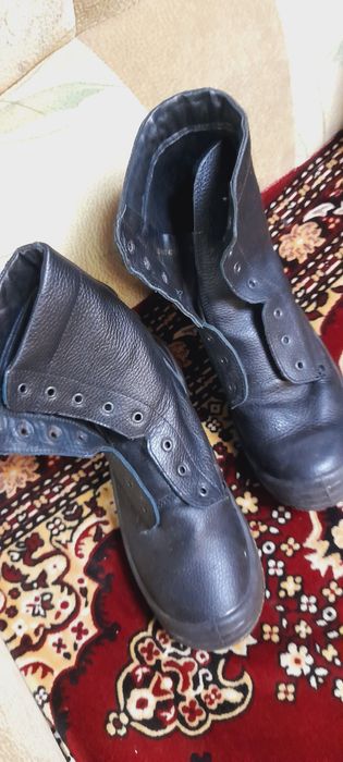 Берцы 42р. 2 пары. 3 тысячи.