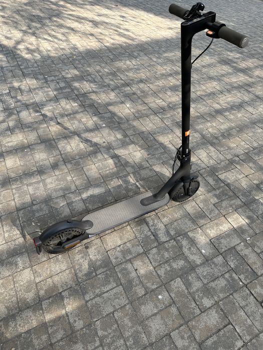 Trotineta electrică Xiaomi Mi Electric Scooter Essential