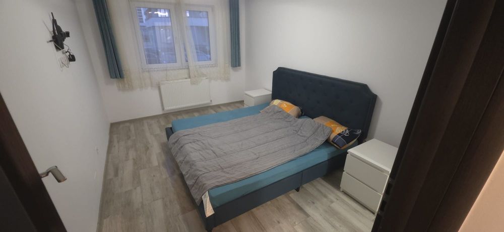 ÎnchirieInchiriez apartament zona BMW
Apartamentul este proaspăt zugrăvit, complet mobilat și
