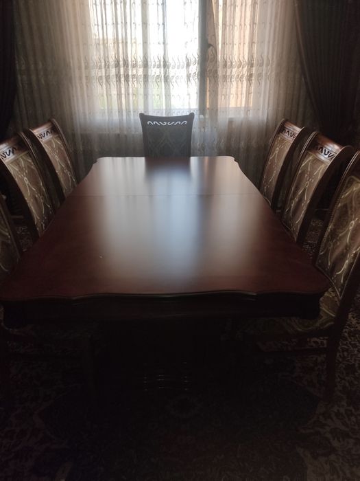 Стол и 10 стульев