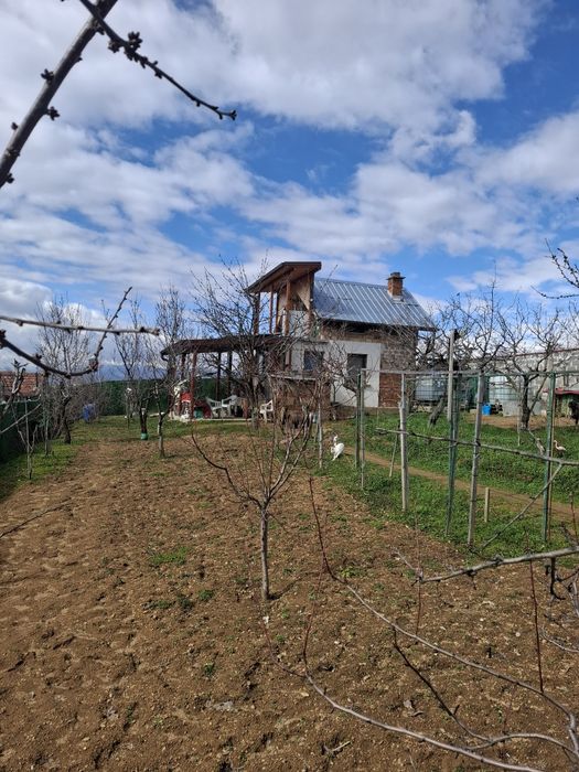 Вила в чертите на гр.Казанлък над бензиностанция лукойл