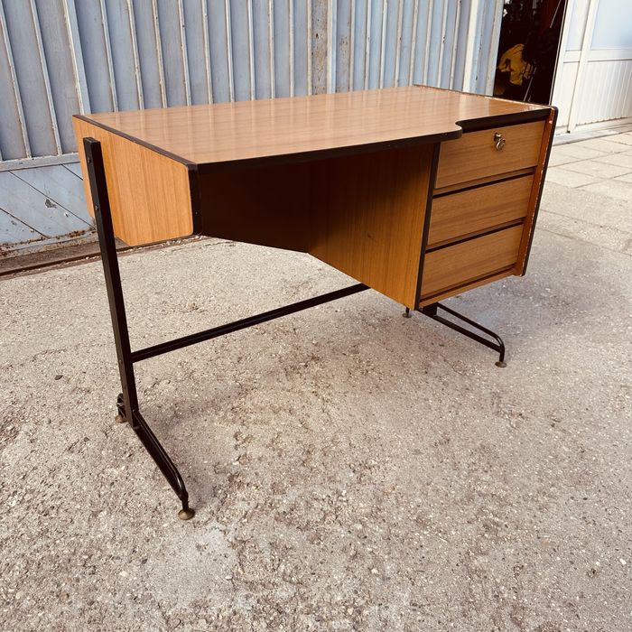 Винтидж италианско бюро – Mid Century Modern, 70-те