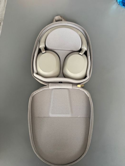 Sony WH-1000XM5 слушалки