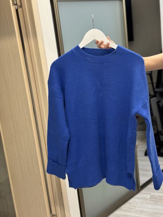 Ярко синяя кофта