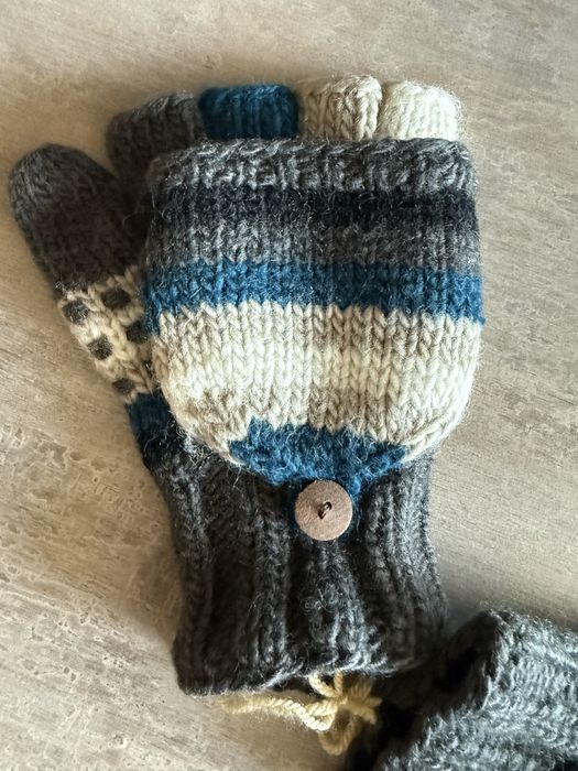 Manusi de lana , impecabile