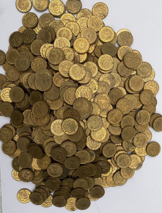 Продам монеты 300 тенге