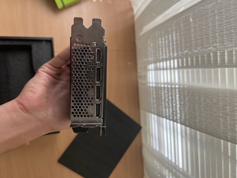 Предлагам msi ge force rtx3060 ventus 2 oc 12 gb картата е в гаранция