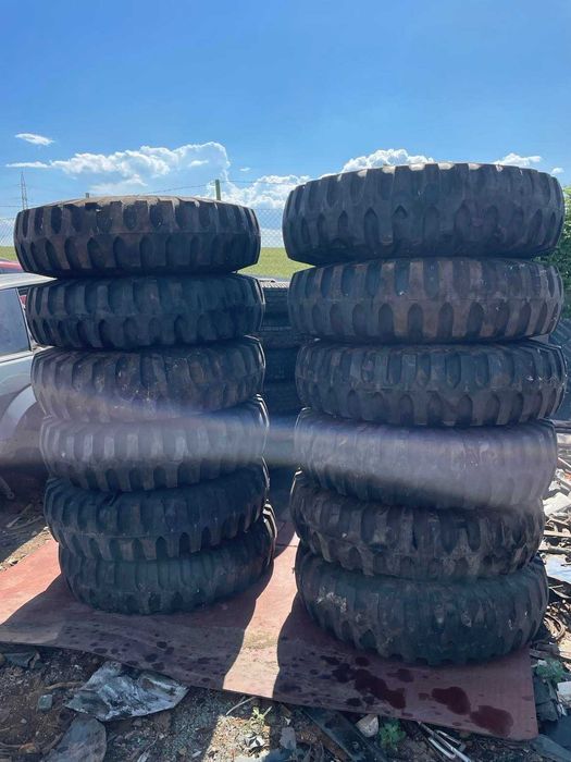 Бандажни гуми с джанти.